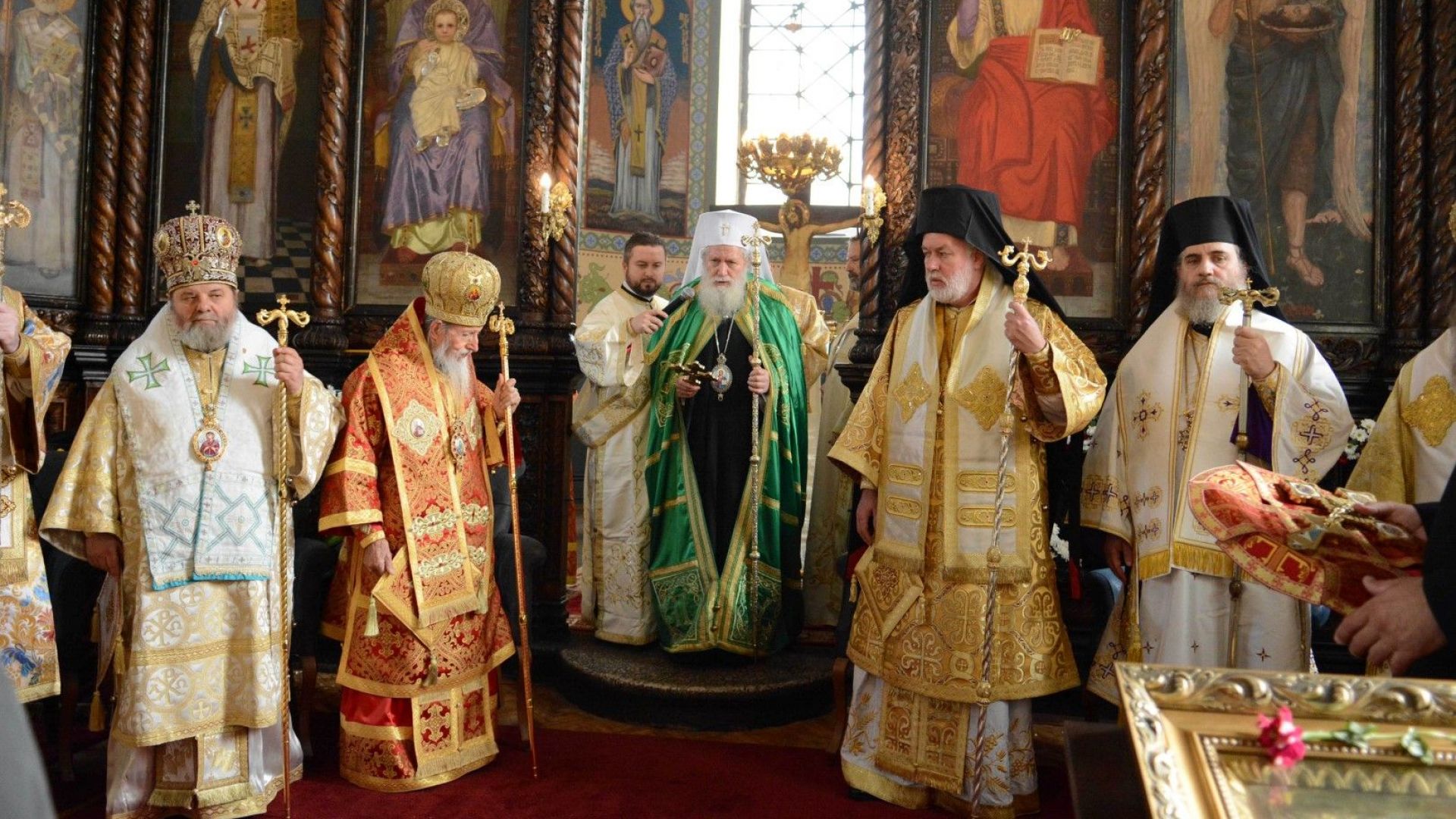  Патриарх Неофит благослови децата в Стара Загора 