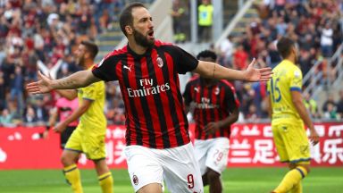 Игуаин поведе Милан за лесна победа, но пак без суха мрежа (резултати)