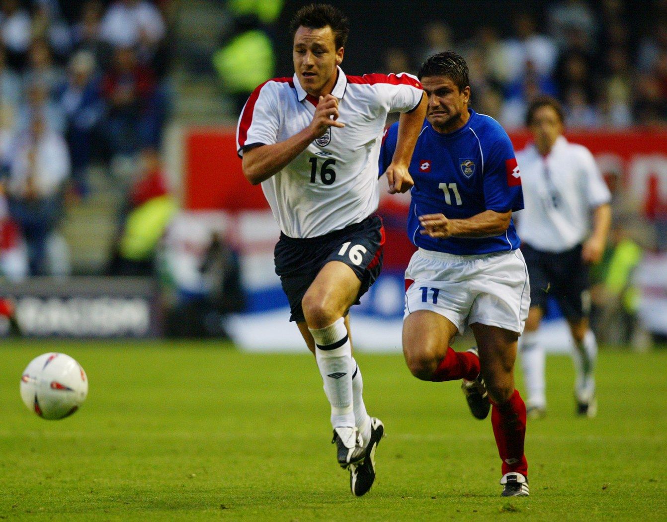 Дебют за Англия през 2003-а в мач срещу Сърбия и Черна гора