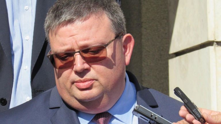 Шефът на Антикорупционната комисия /КПКОНПИ/ Сотир Цацаров сезира прокуратурата с