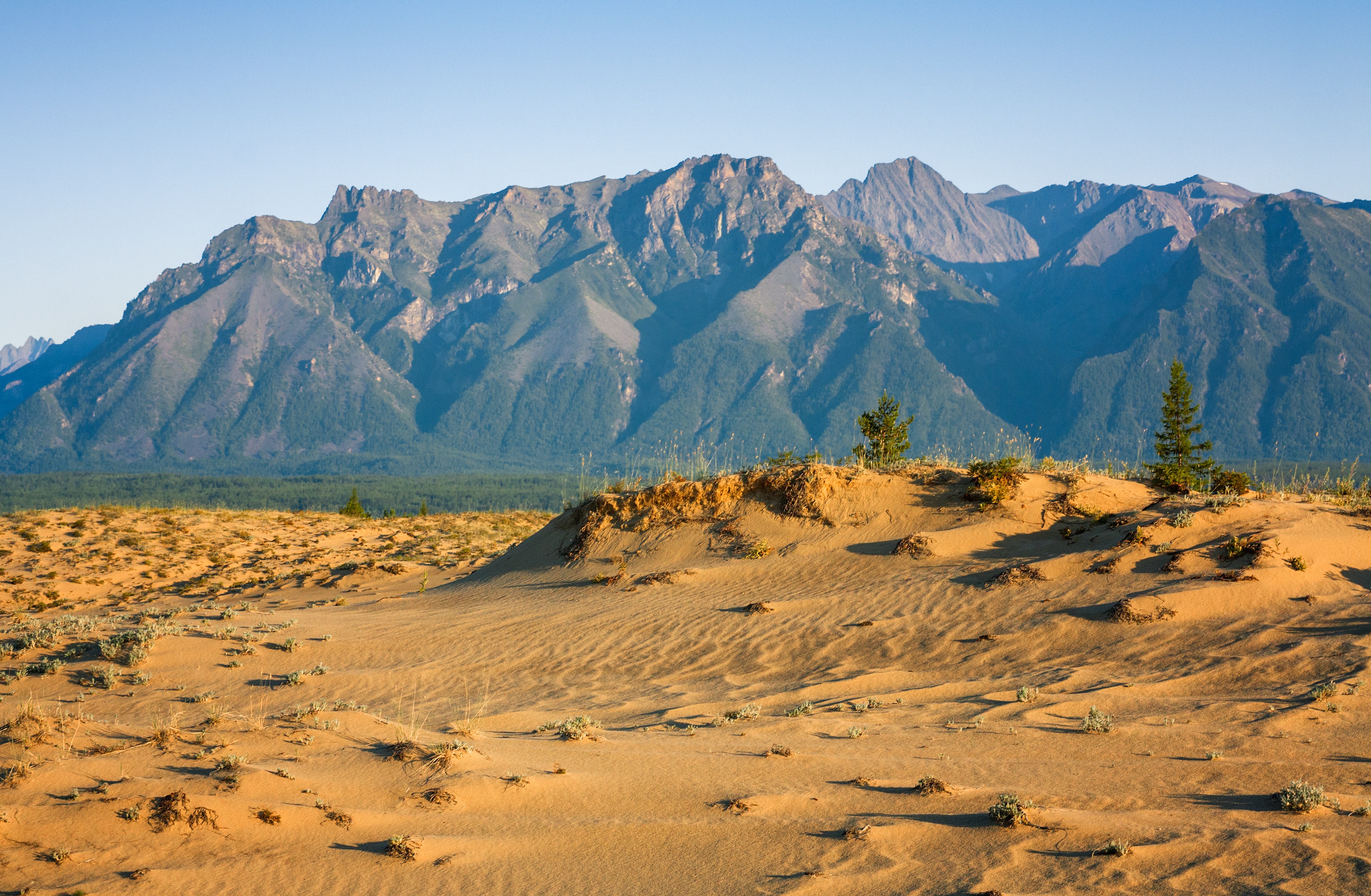 Пясък между езера и планини: тази руска пустиня очарова