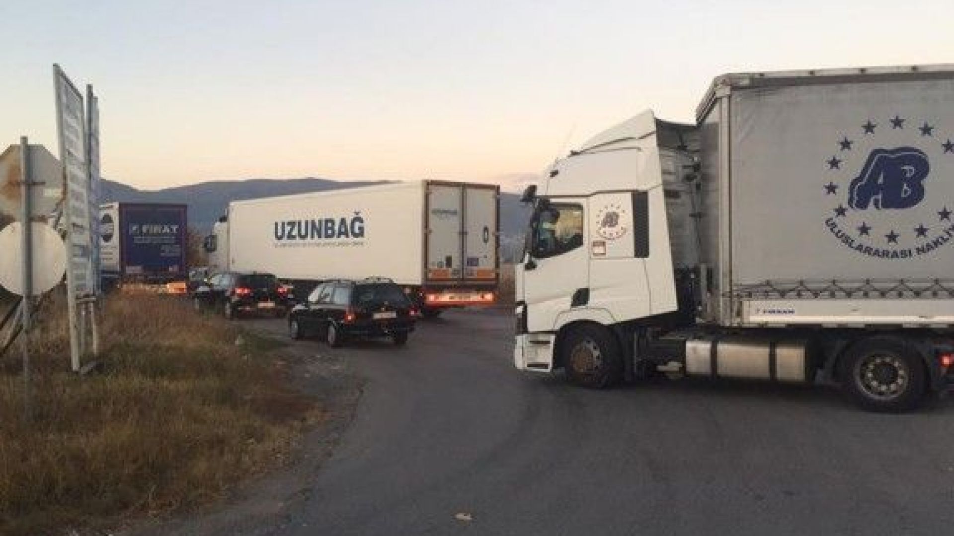 Два камиона са се ударили на пътя Русе-Разград, движението е затруднено