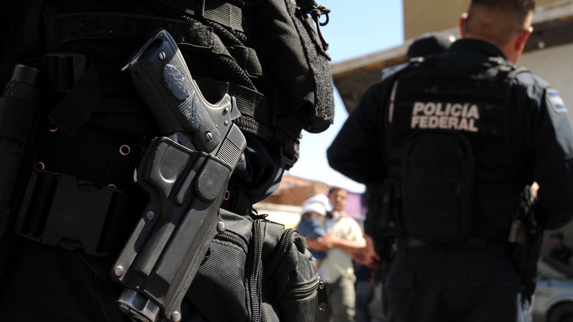 Двама мексиканци, арестувани в предградие на столицата Мексико, докато пренасяли