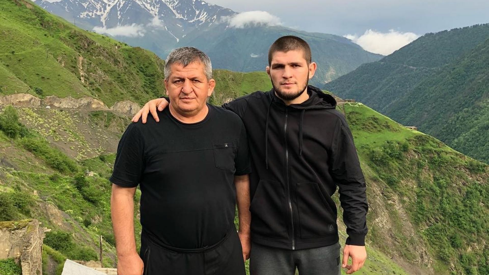 Бащата на Хабиб покани Конър в Дагестан