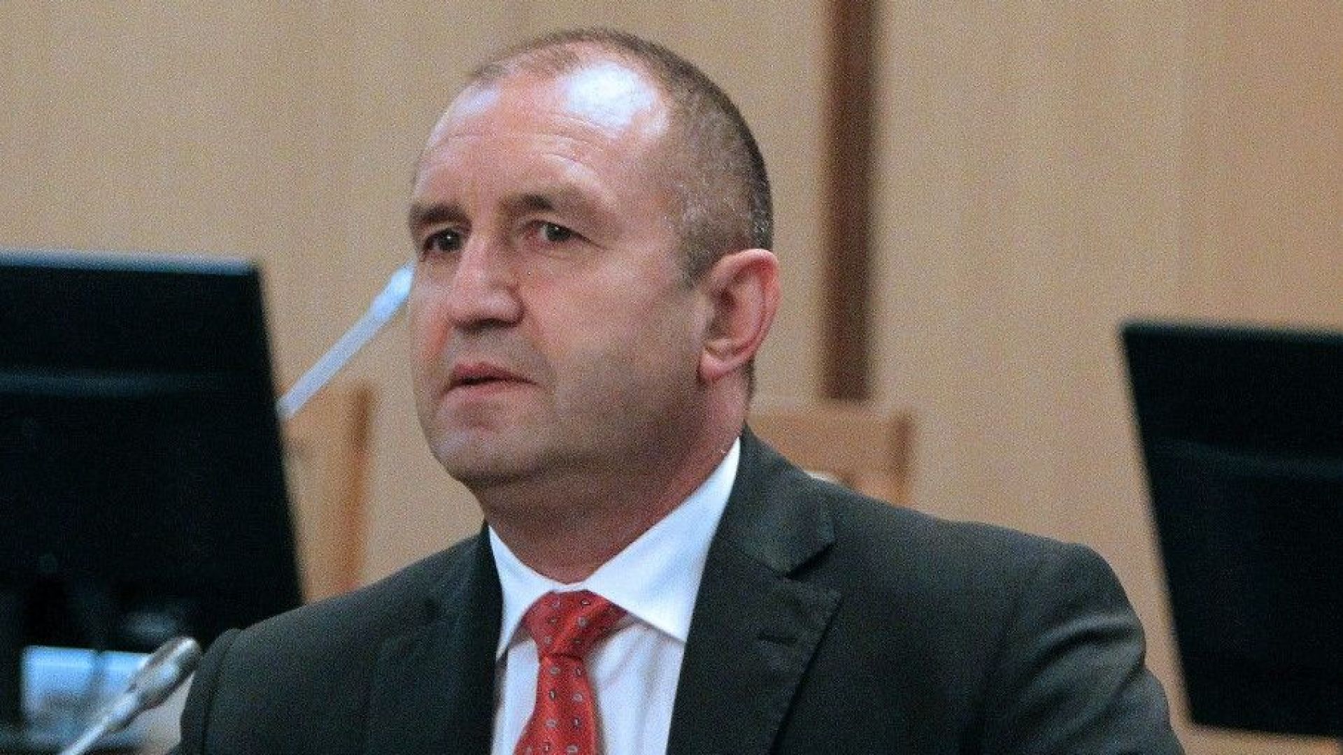 Днес стотици хиляди българи живеят в бедност и в социално