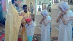 Царският наследник Симеон-Хасан взе първо причастие