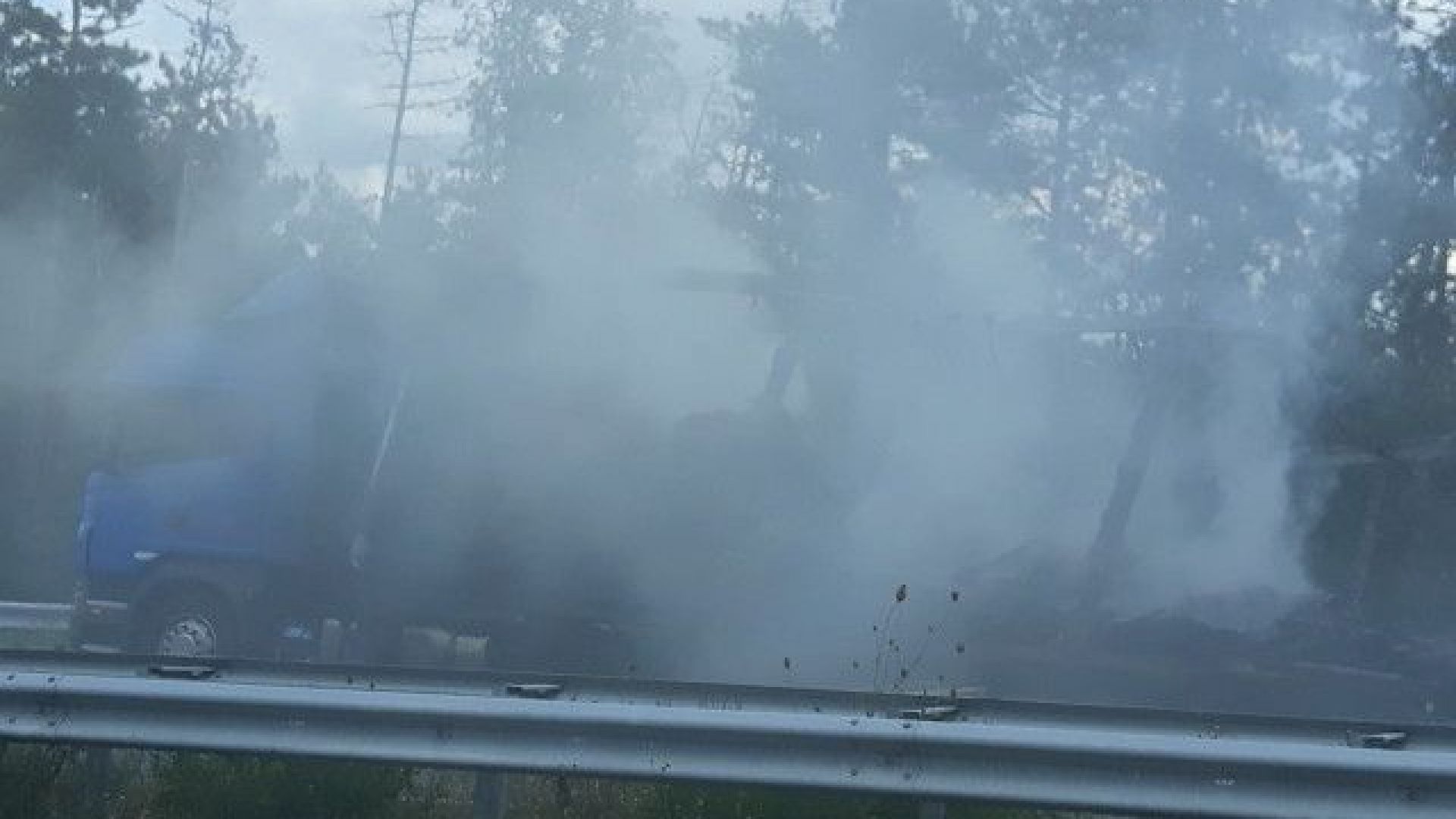 Камион в пламъци запуши магистрала "Хемус"