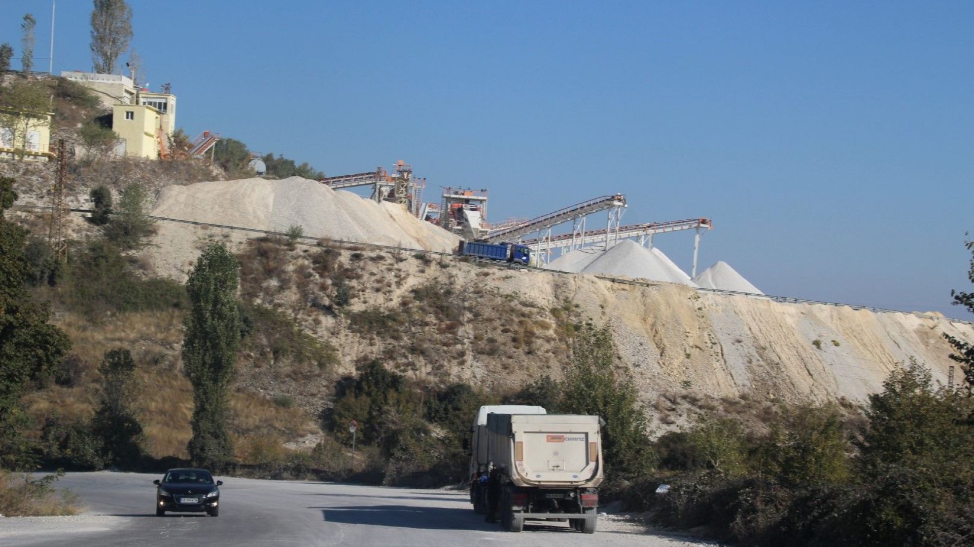 Каменната кариера край пловдивското село Белащица е излязла извън пределите