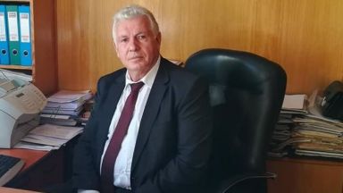 Има над 5 мм отклонение в релсите и това е