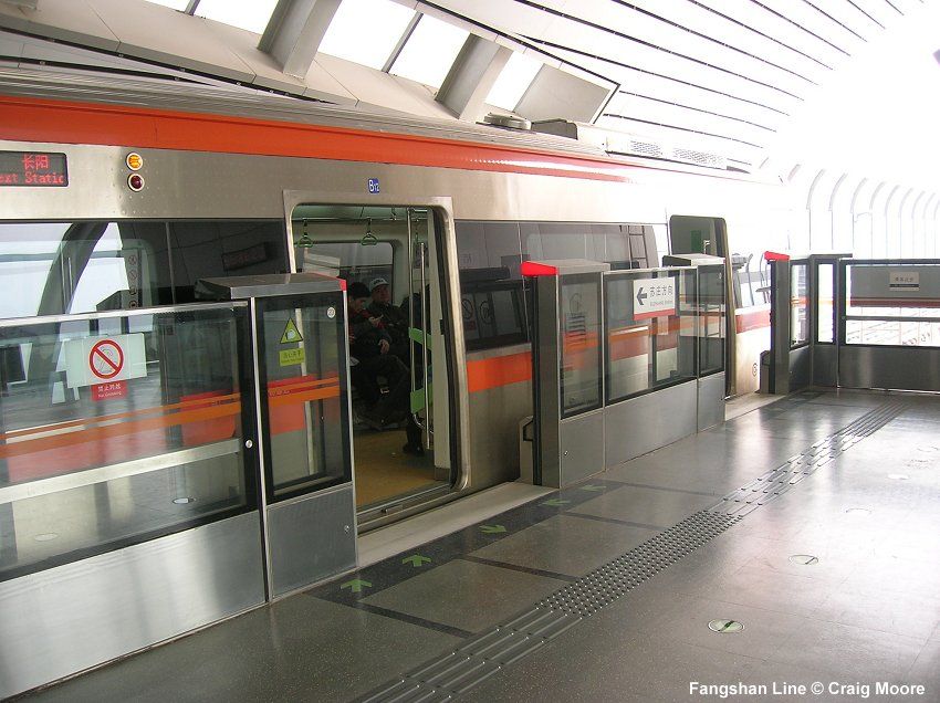 Новите станции на метрото ще разполагат с огради