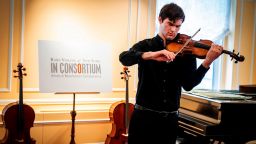 Открадната цигулка Страдивариус се завърна за нов живот