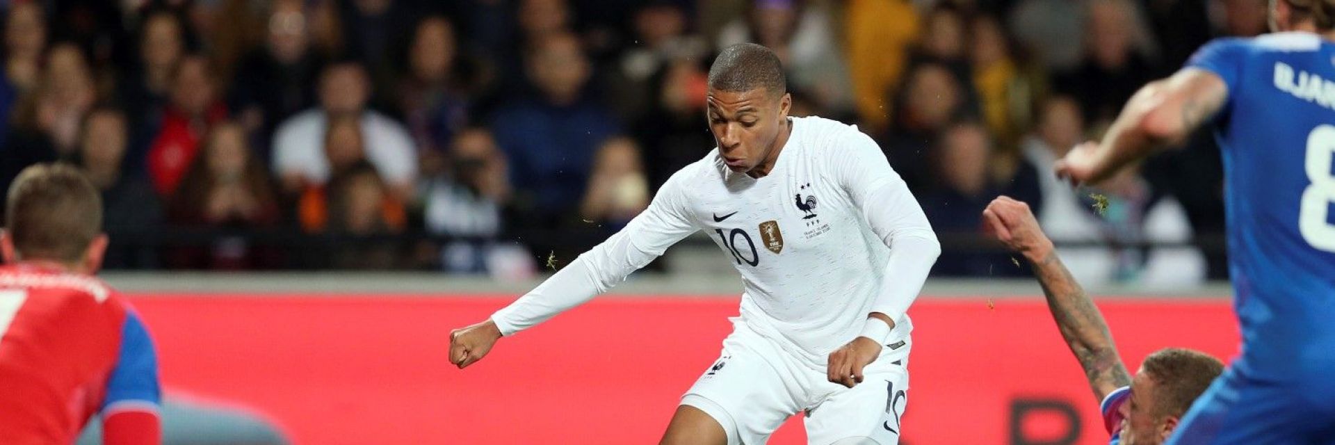 Дузпа и играч на Левски спасиха световния шампион