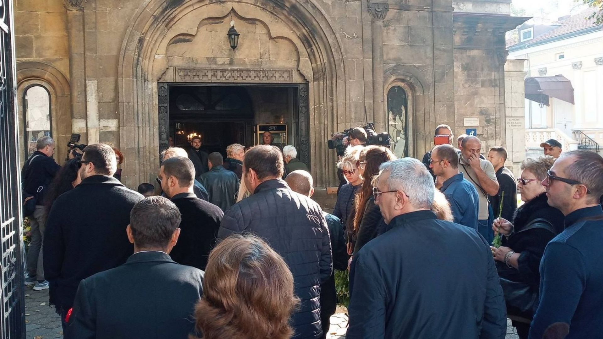 Русе изпраща убитата телевизионна водеща Виктория Маринова в последния й