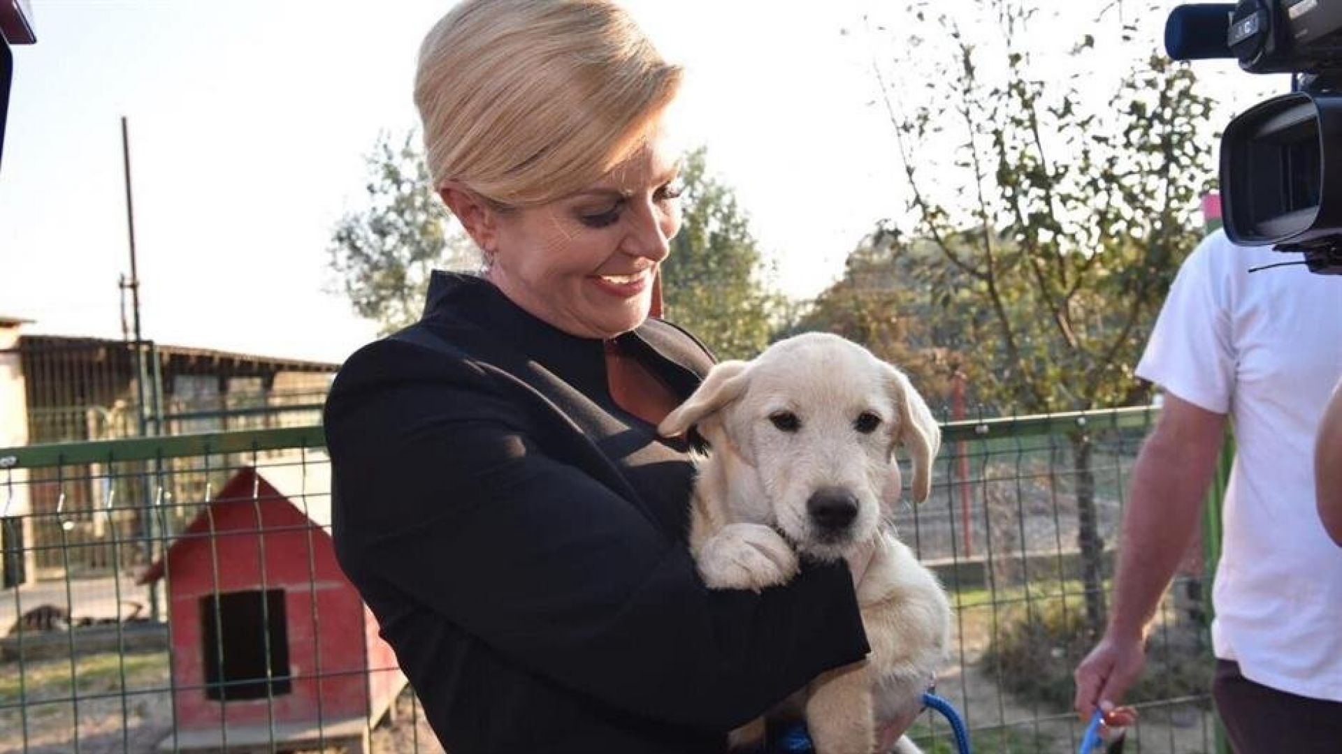 Хърватският президент Колинда Грабар Китарович посети приют за животни във