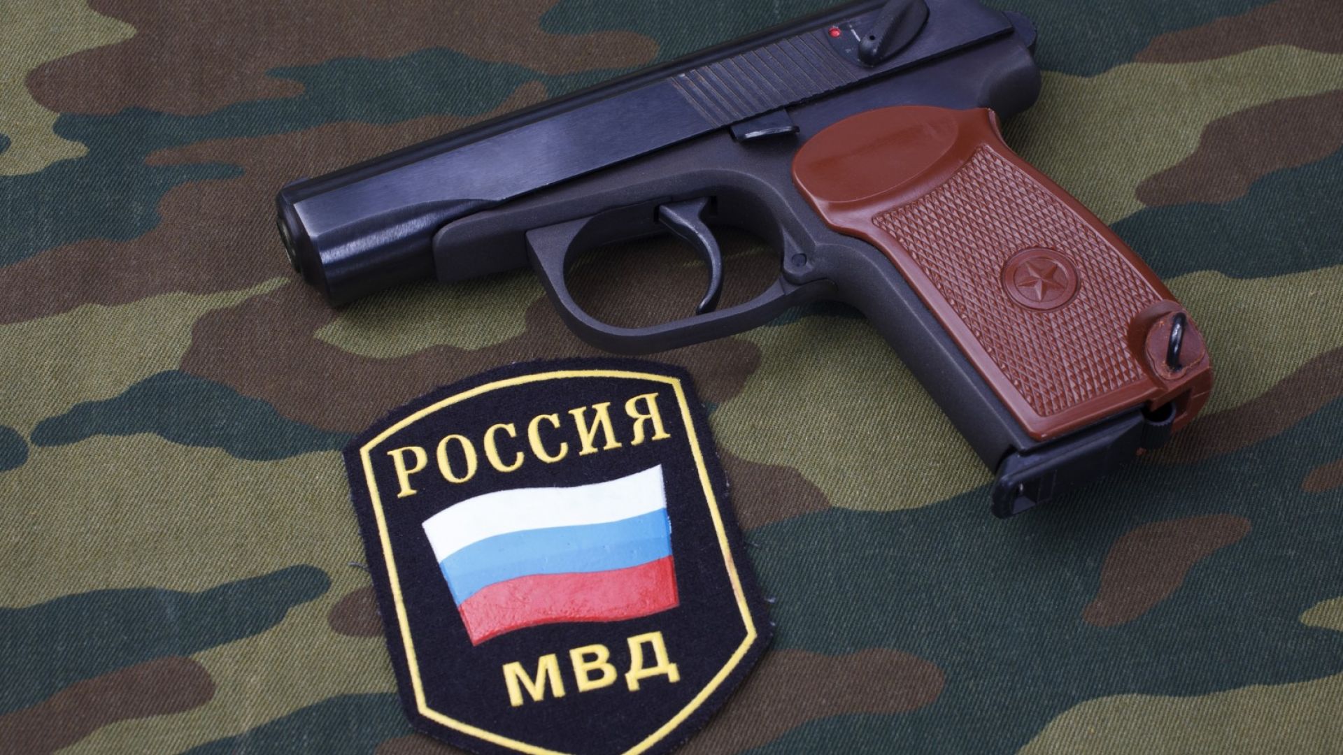 Русия ще замени легендарните съветски пистолети Макаров в армията и