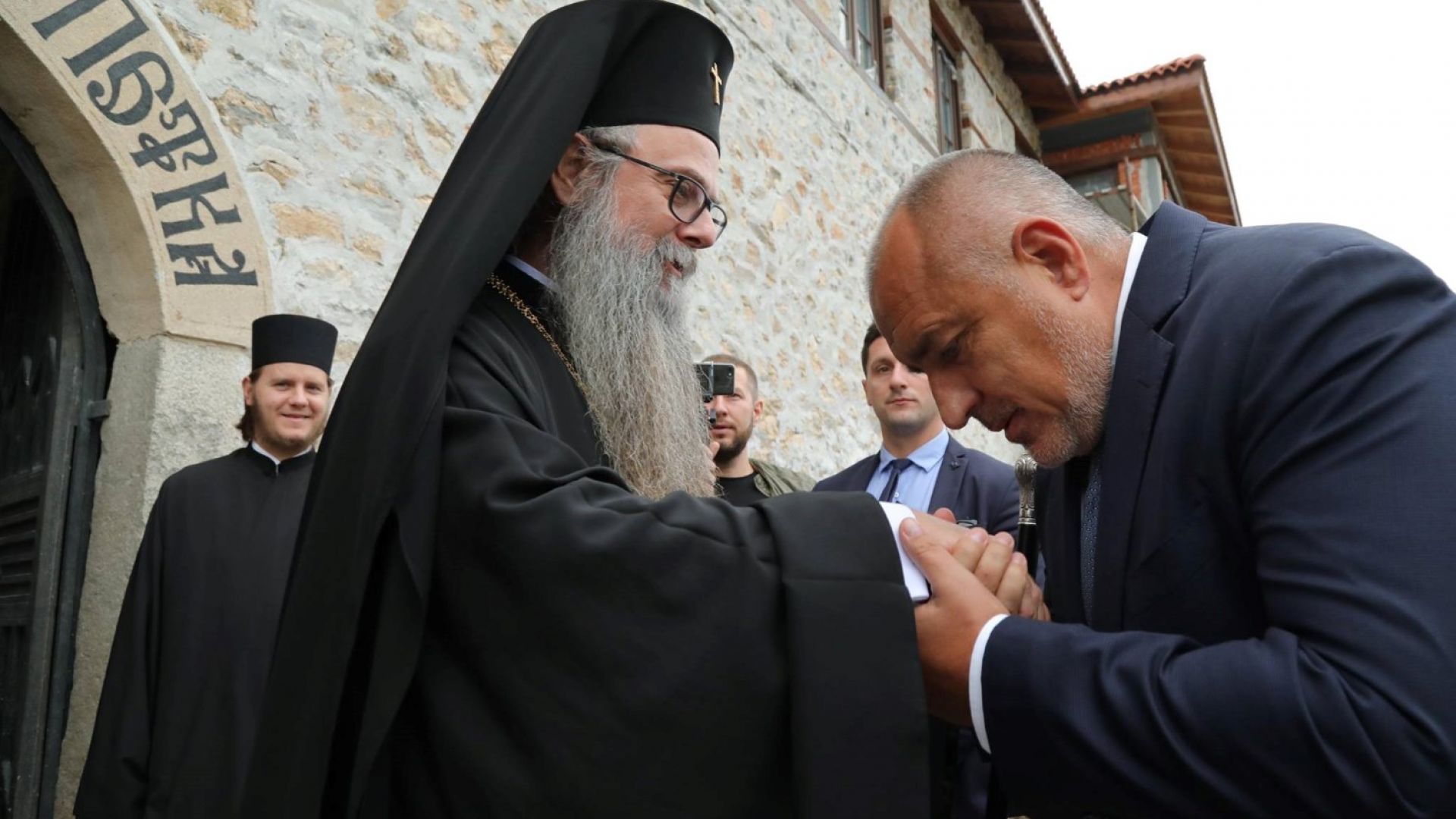 На Успение Богородично пловдивският митрополит защити правителството