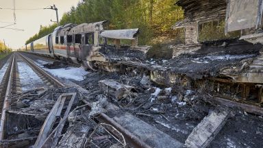 Пожар във влак в Германия, като по чудо няма жертви (видео)