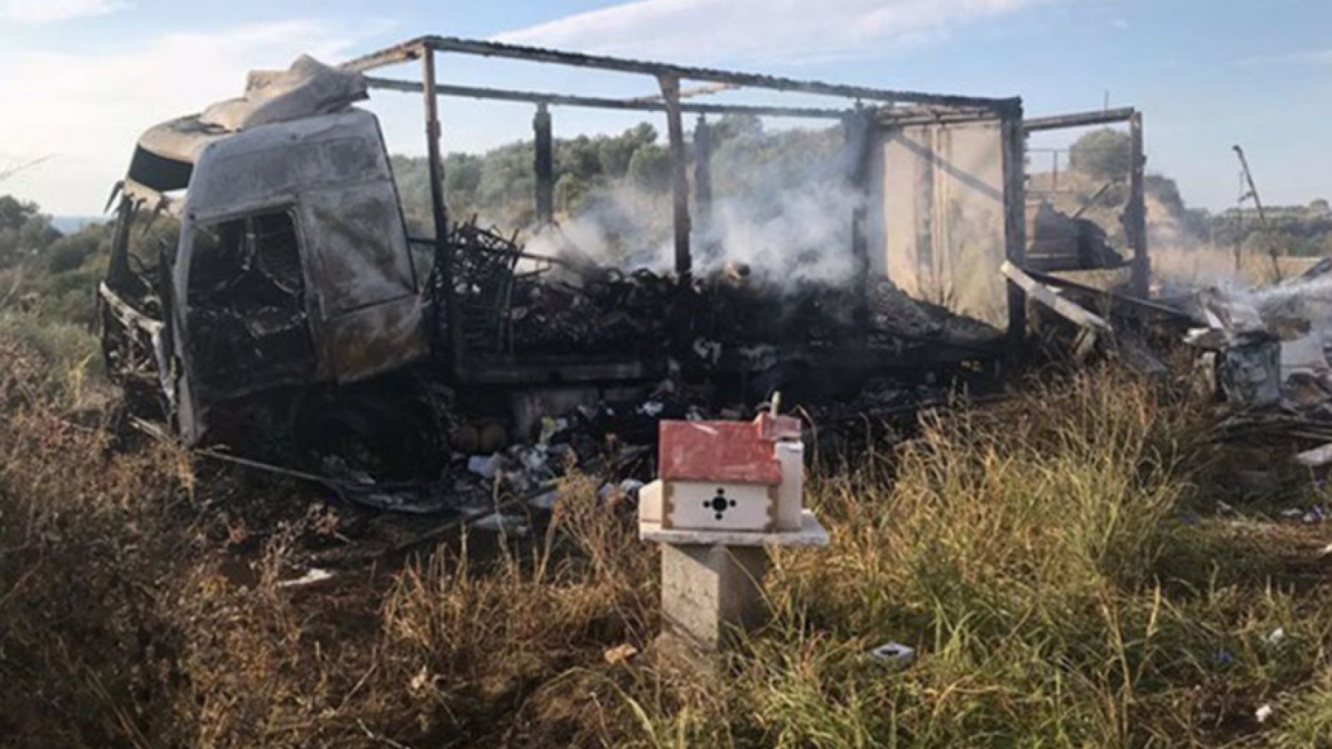 Кола с мигранти се удари в камион, 11 изгоряха живи