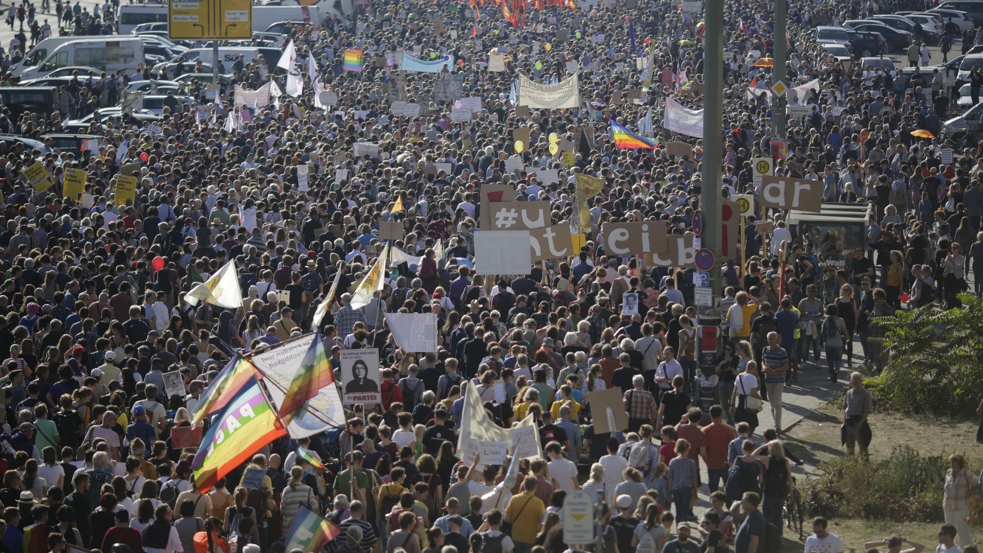 Грандиозен протест в Берлин срещу крайната десница