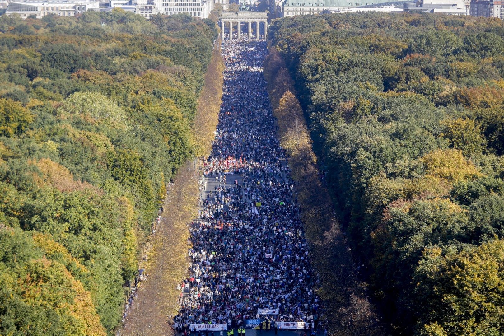в В демонстрацията под наслов "Неделими" са се включили над 150 000 души