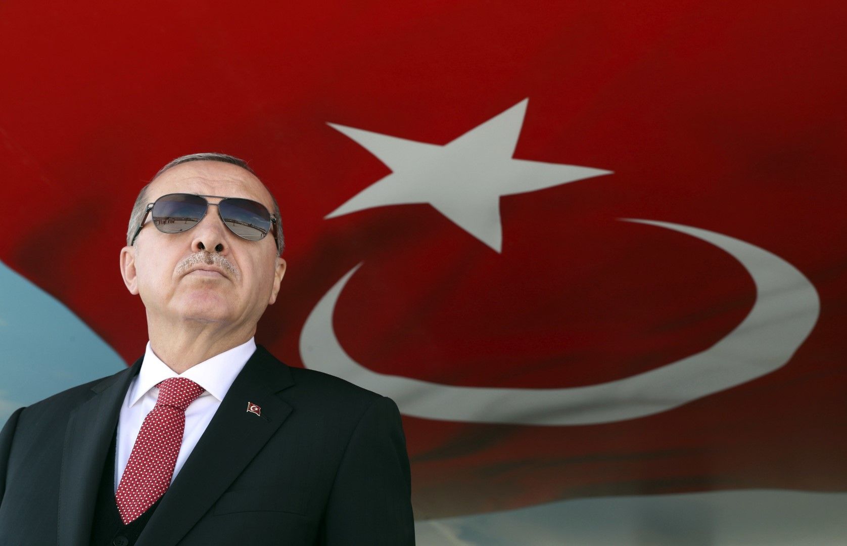 Ще гледате натам, където аз ви посочвам, нареди турският президент на гражданите