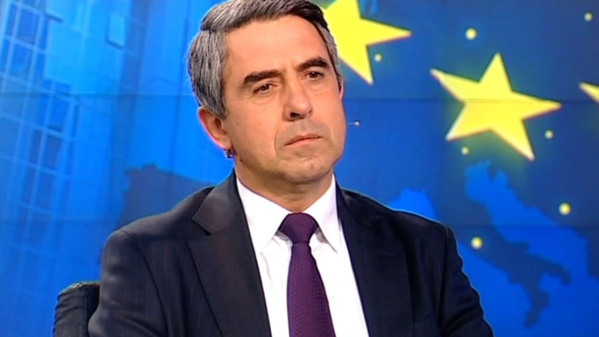 Президентът Радев в момента се държи като опозиционен лидер и