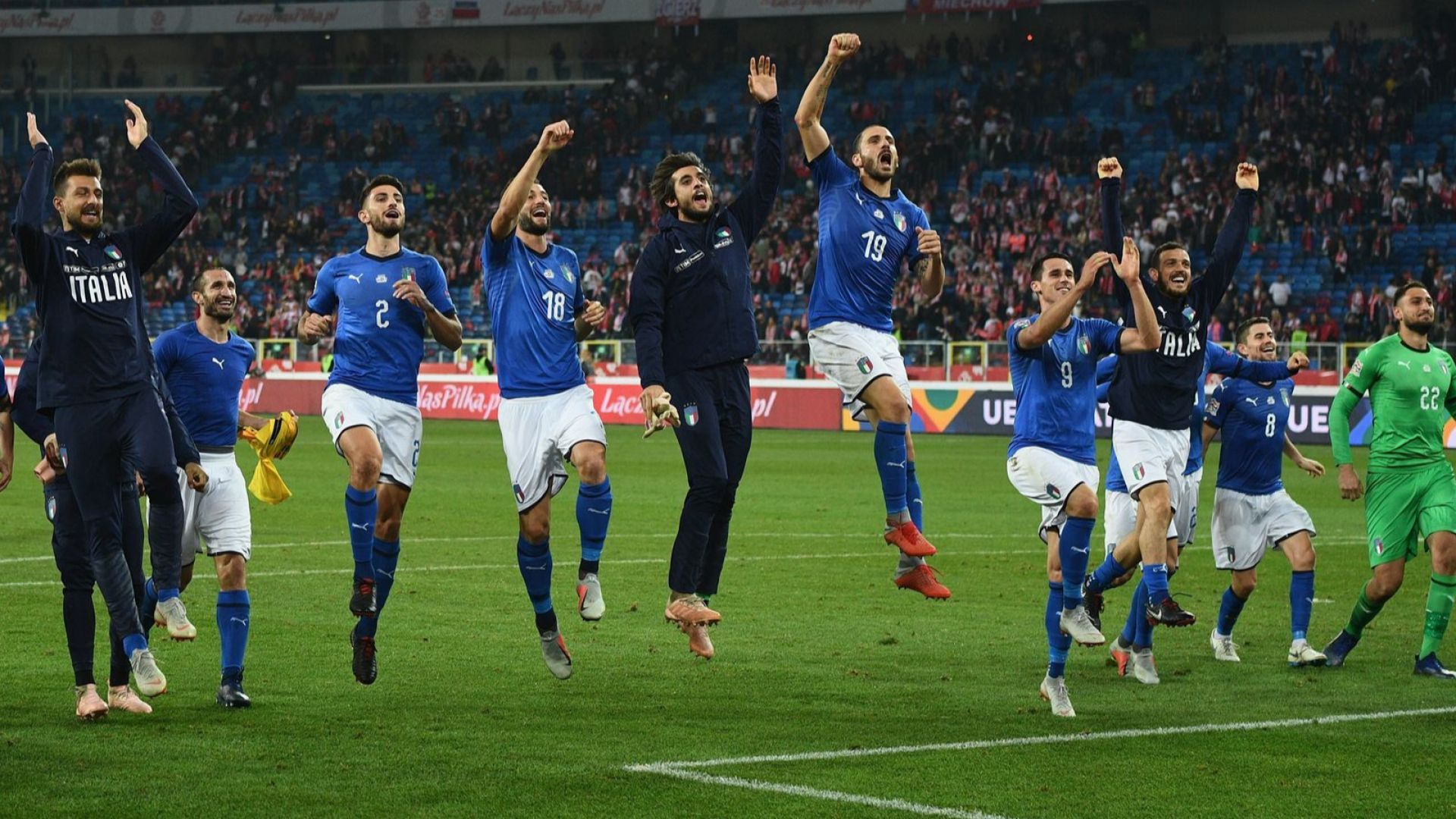 Нови лица зарадваха Италия с късна и сладка победа (видео и резултати) 