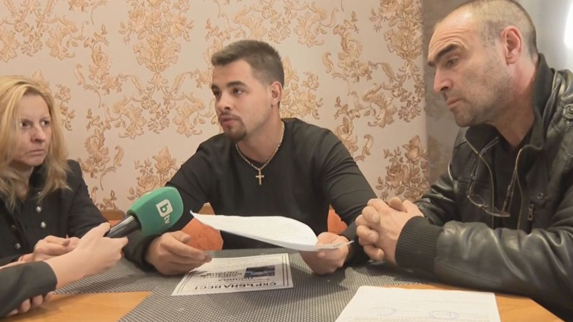 Близките на 29 годишния Адриан Петков който почина докато чакаше за