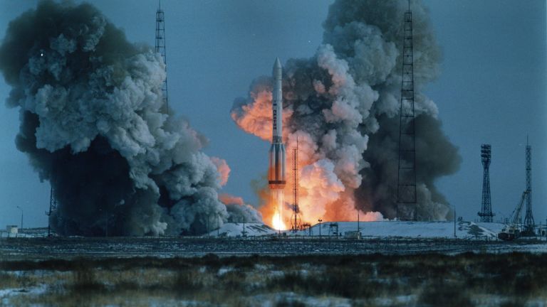 Роскосмос пуска на промоция най-евтината си ракета