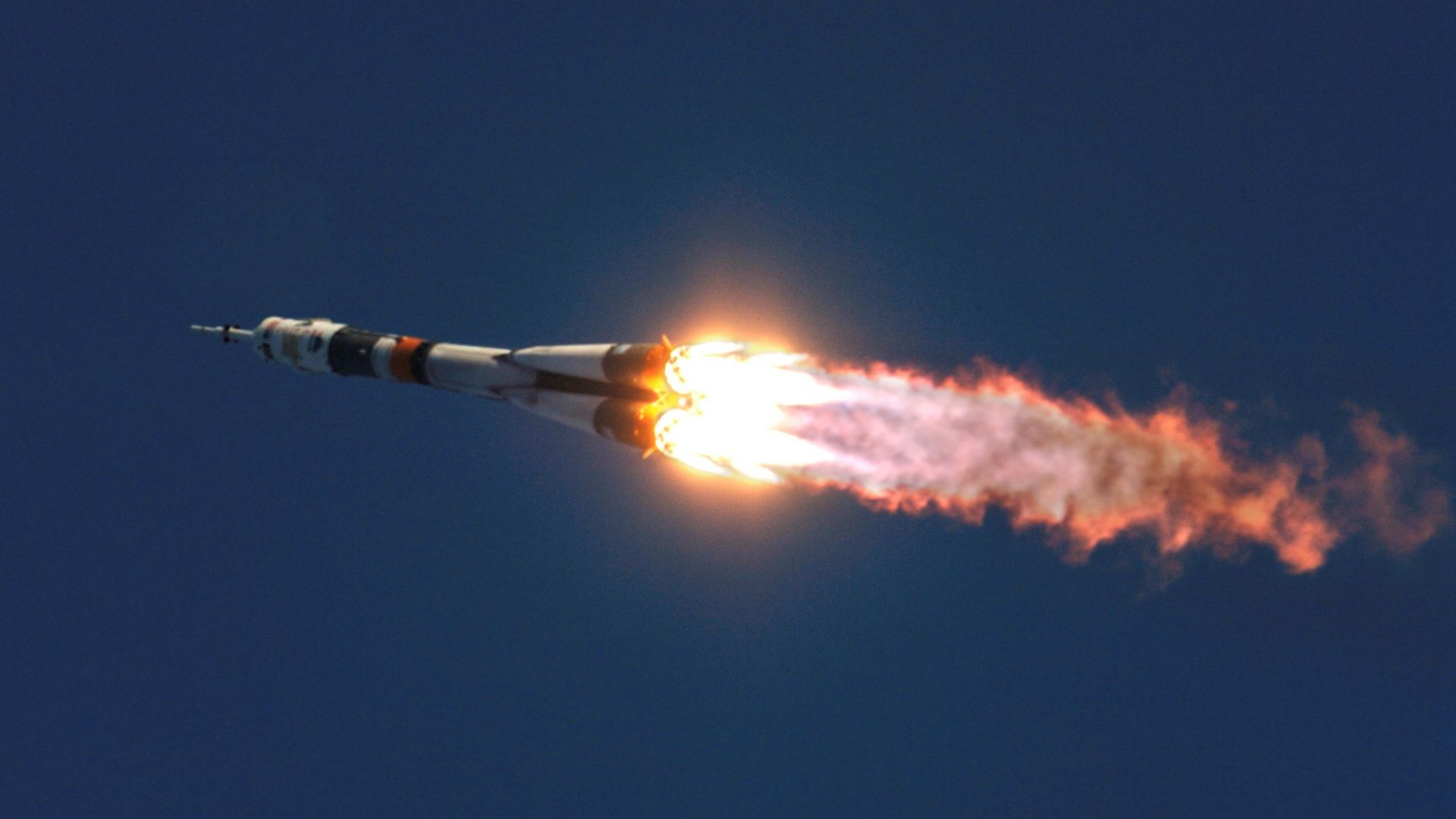 Кадри от "Союз" по време на инцидента с ракетата (видео)
