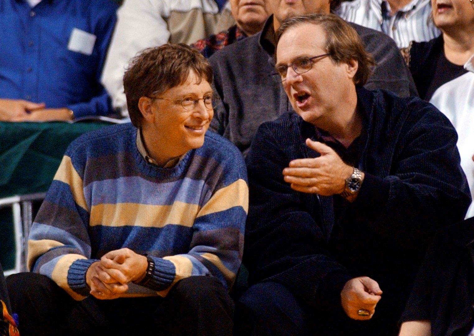  С Бил Гейтс (вляво) през 2003 година 