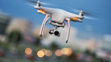 Великобритания разширява забранените за дронове зони около летищата