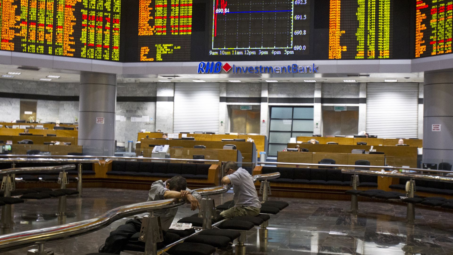 Масови откази от IPO след срива на борсите