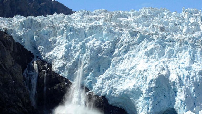 Спътник разкри останки от изчезнали континенти под Антарктида