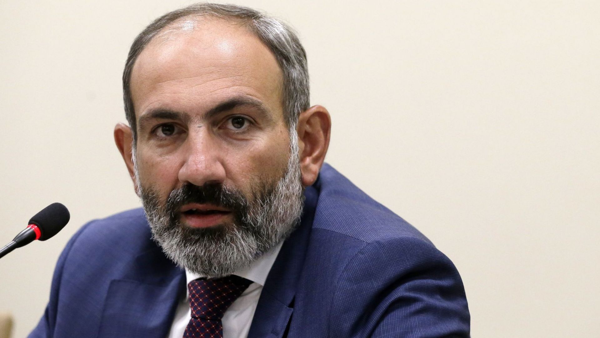 Арменският премиер подаде оставка, за да предизвика предсрочни избори 