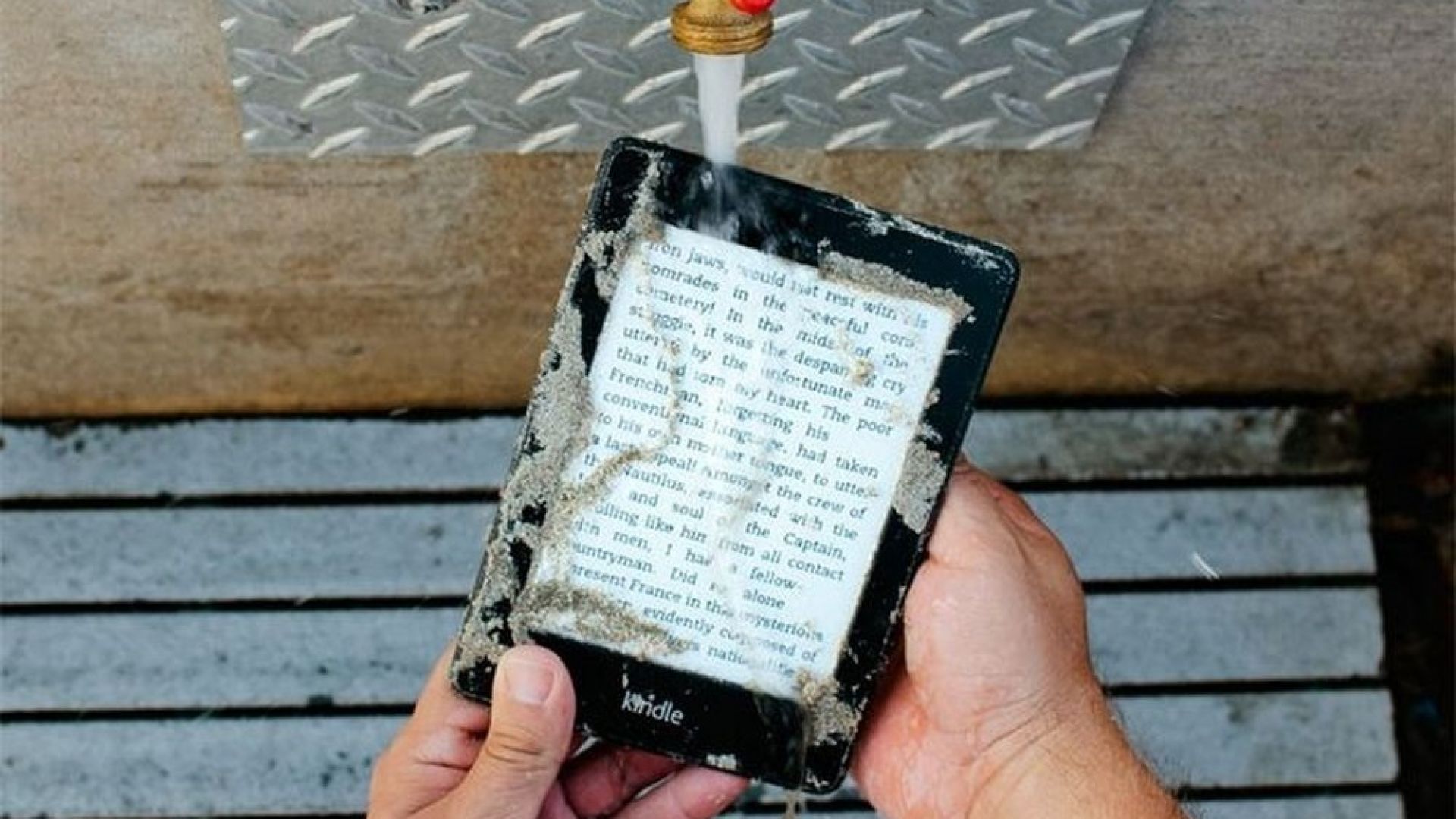 Amazon пусна водоустойчив Kindle Paperwhite
