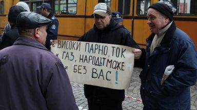 Рискът от бедност в България намалява, но още сме номер 1 в ЕС