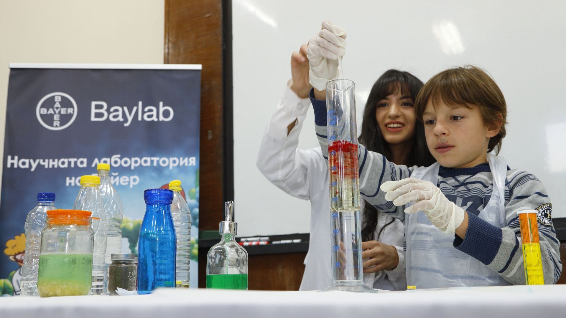 Научната лаборатория на Байер посрещa близо 1000 ученици в София
