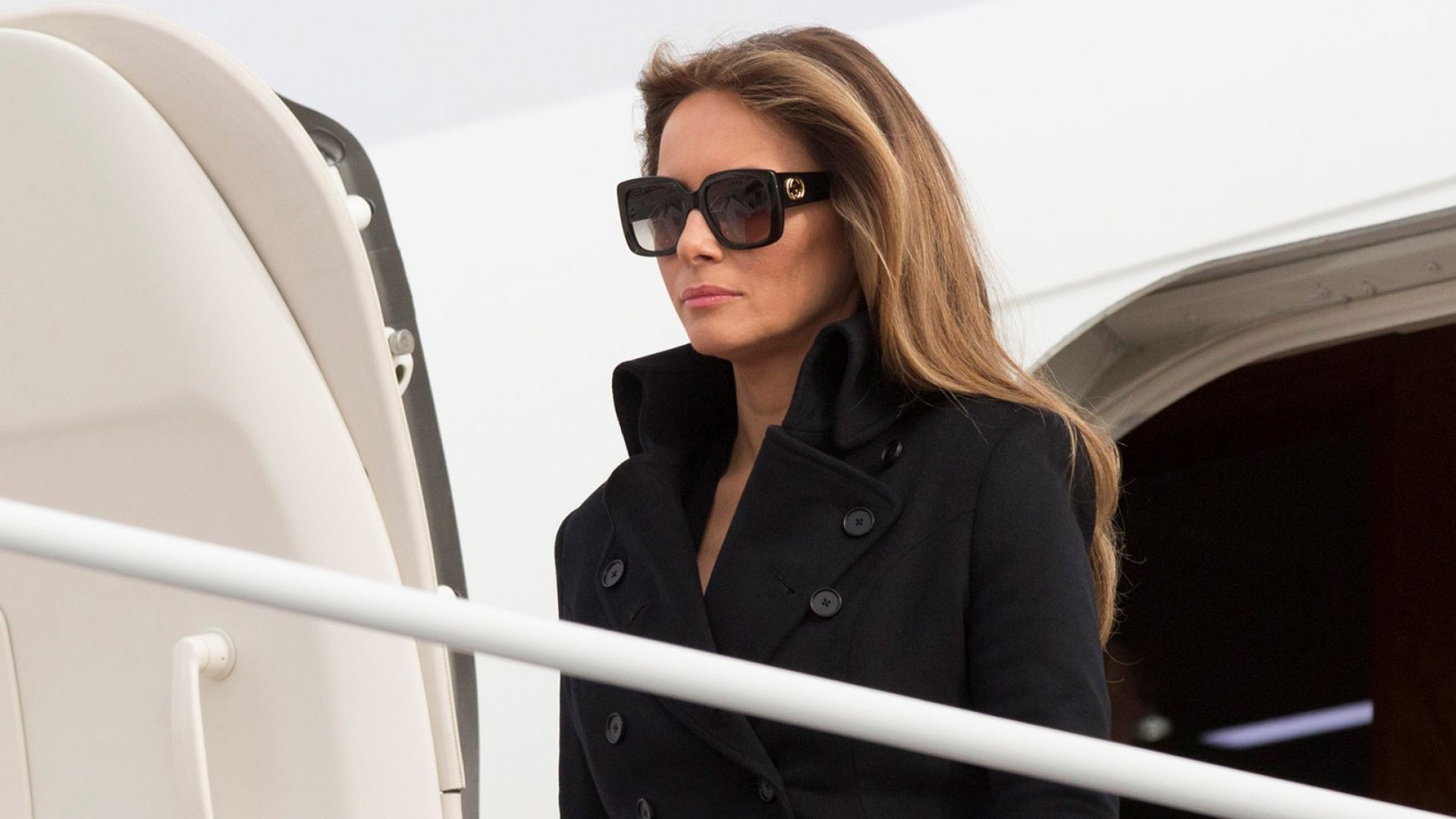 Тя дълго време пазеше мълчание но малко по малко започна