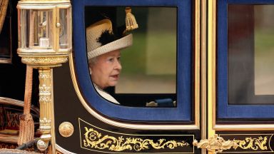 Етикетът в Бъкингам: С какво да внимават Радеви на срещата с Елизабет II