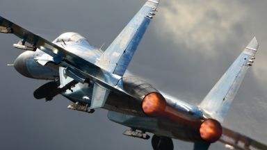 Руски Су-27 проследиха френски военни самолети над Черно море (видео)