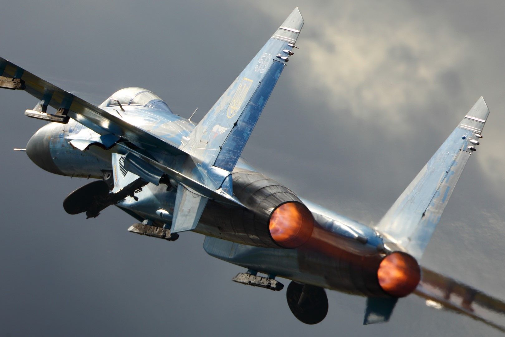 Изтребителите "Су-27" са проектирани от Съветския съюз и продължават да се произвеждат от Русия