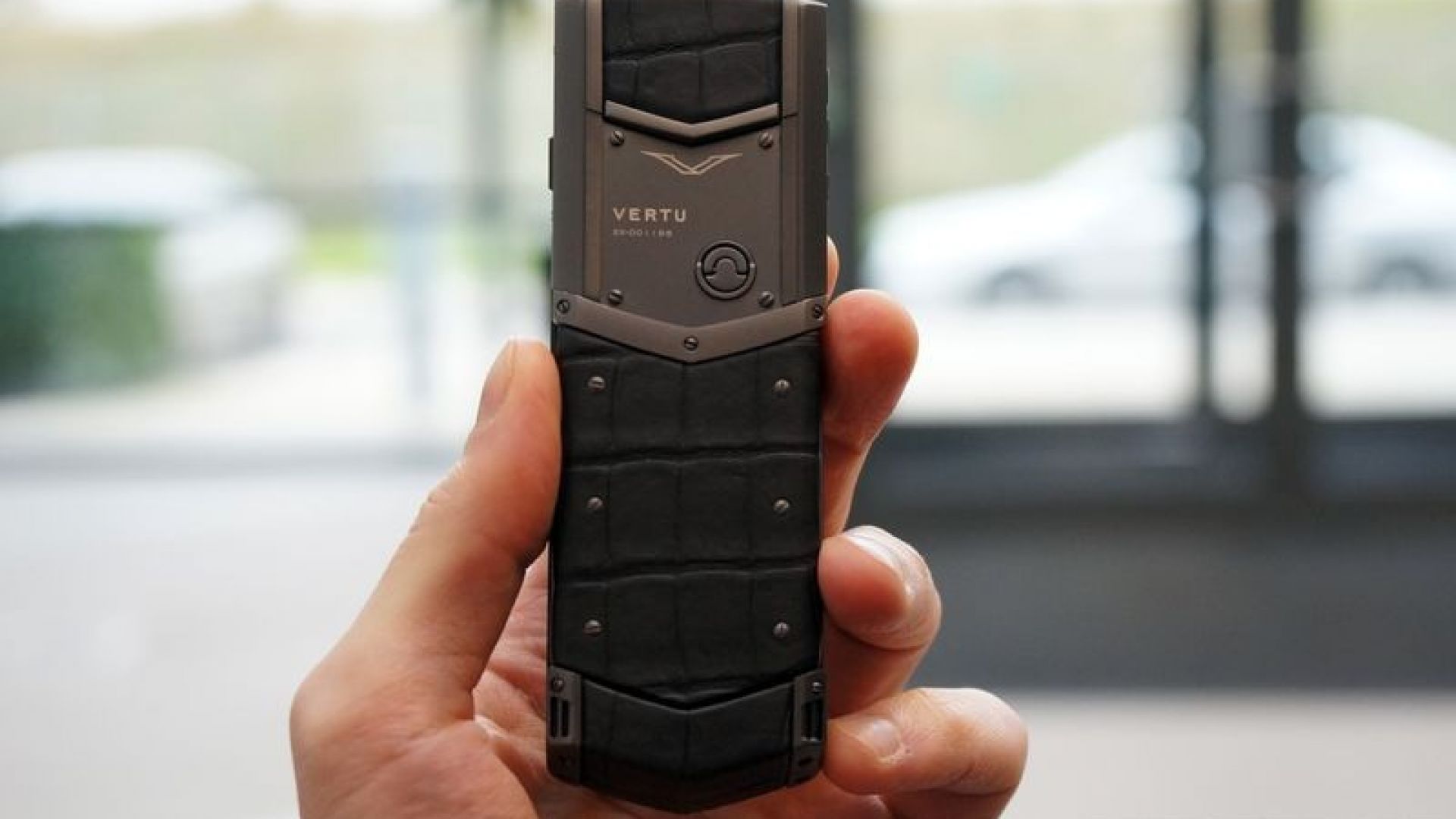 Vertu се завръща на пазара