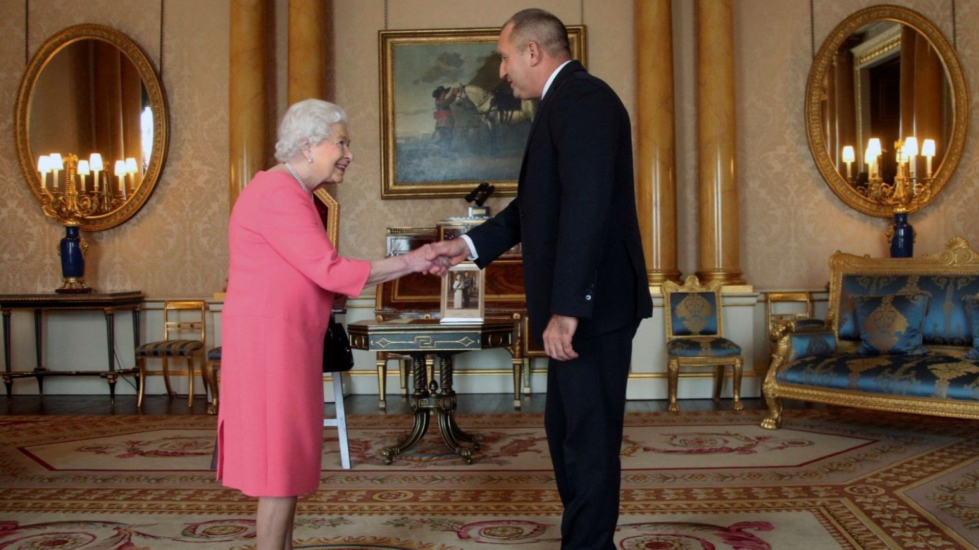 Отправих покана към кралица Елизабет II при възможност тя или