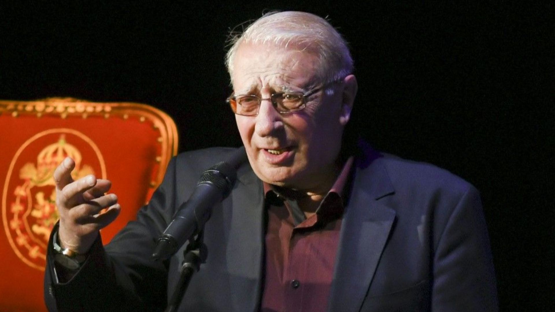 Обичаният и емблематичен актьор Славчо Пеев получи инфаркт и е