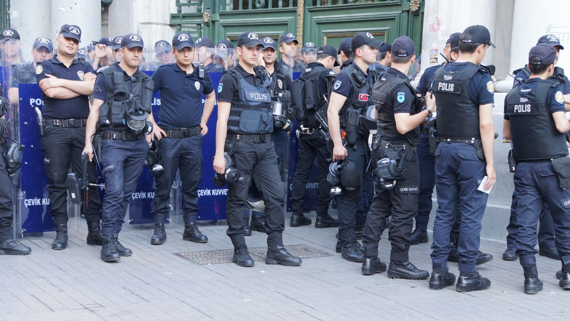 Турската полиция обследва гора край Истанбул и околностите на град