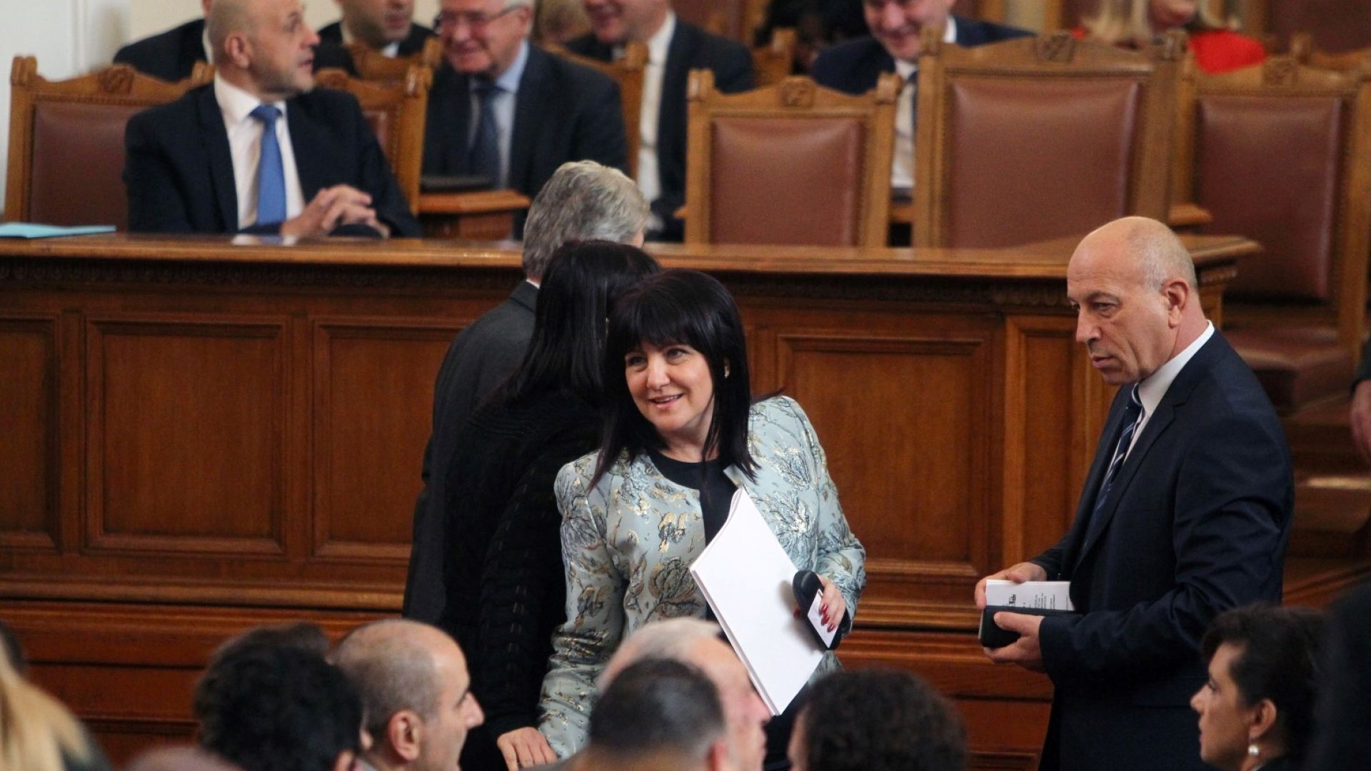 С кворум от 143 народни представители започна пленарното заседание на