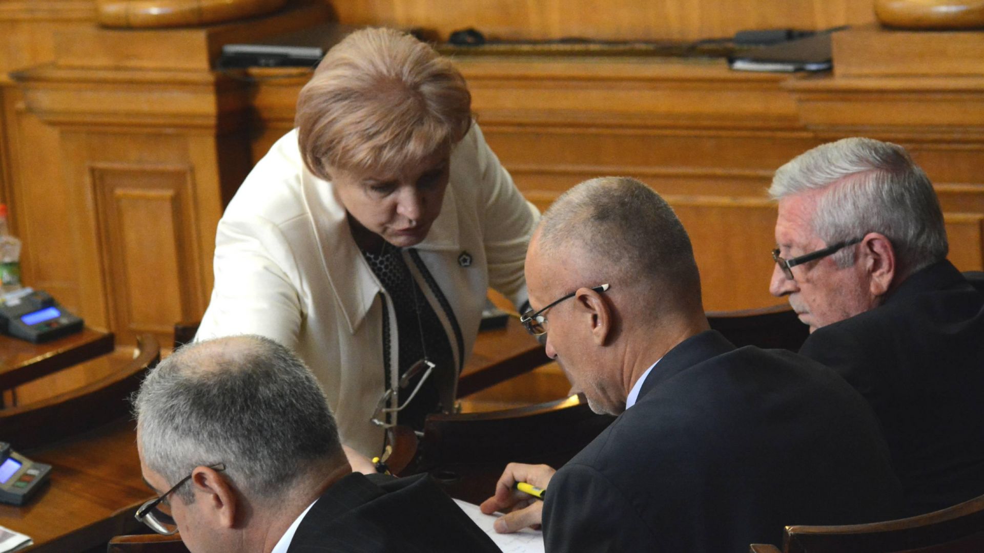 Менда Стоянова: Излишъкът в бюджета ще е от неосъществени проекти