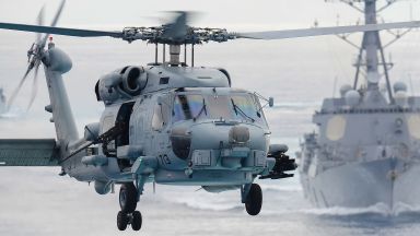 US хеликоптер се разби върху самолетоносач във Филипинско море