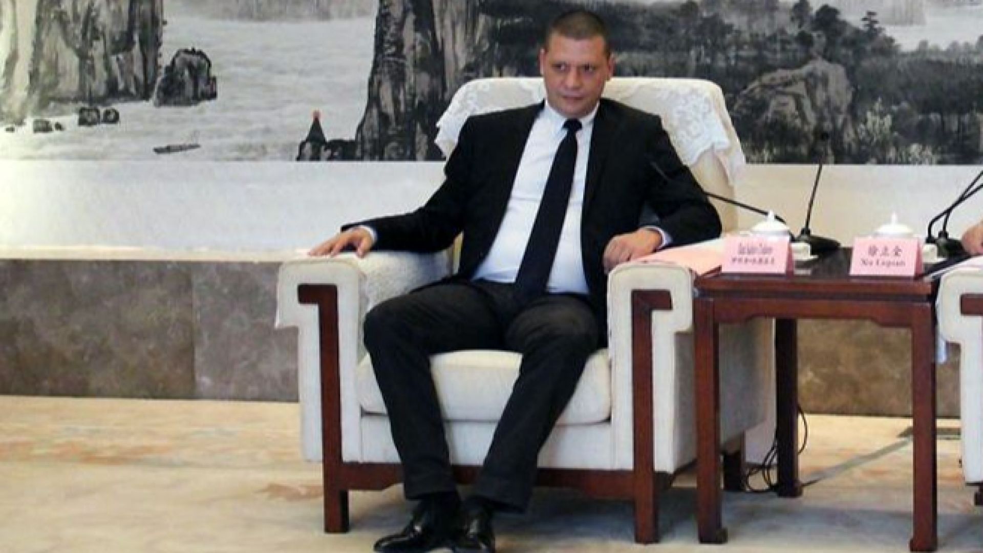 Областният управител на София обяви че напуска Атака Илиян Тодоров